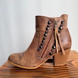 Chio Brown Leather Studded Ankle Boots Size 40 – Made in Spain
